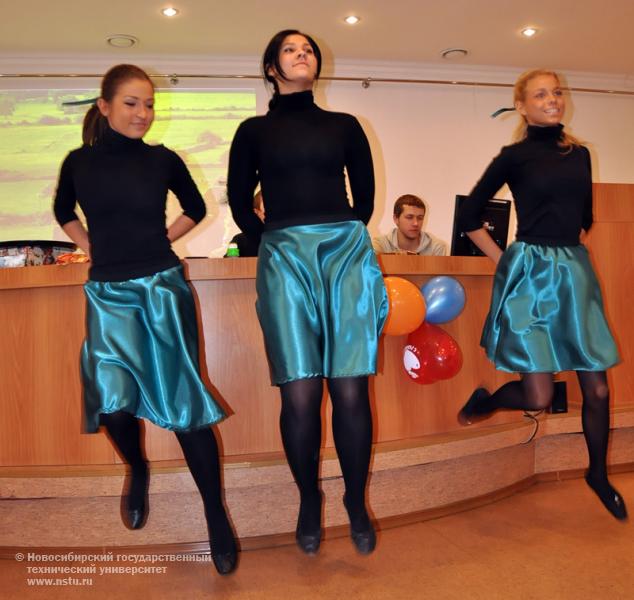18.12.09 В НГТУ прошло «СТРАНное дефиле», фотография: В. Кравченко