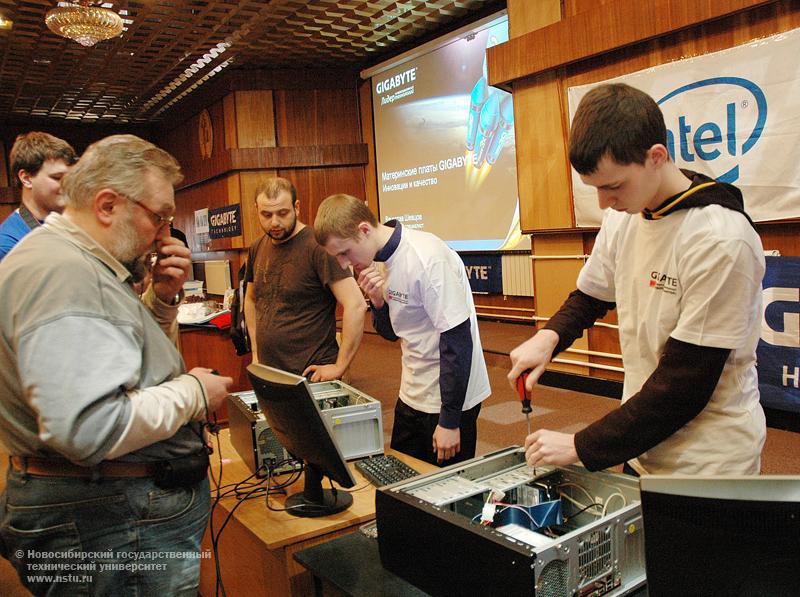 25.03.10     Студенческий чемпионат «Собери компьютер – 2010» в НГТУ, фотография: В. Невидимов