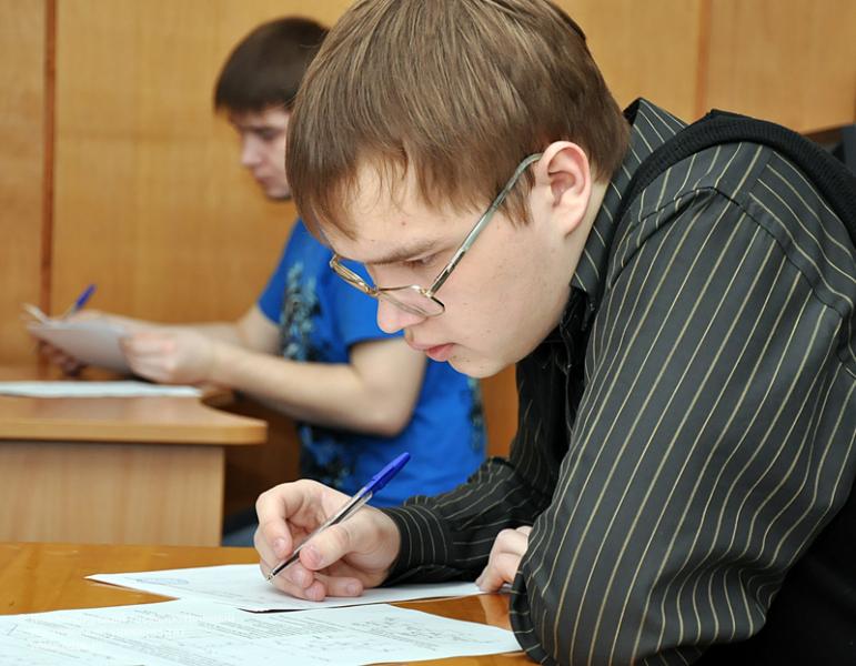 27.03.10 Городская олимпиада по промышленной электронике, фотография: В. Кравченко