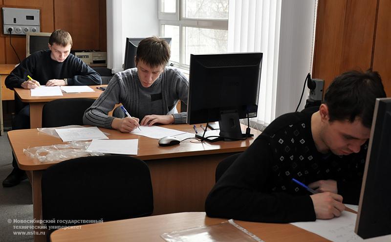 27.03.10 Городская олимпиада по промышленной электронике, фотография: В. Кравченко