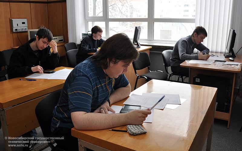 27.03.10 Городская олимпиада по промышленной электронике, фотография: В. Кравченко