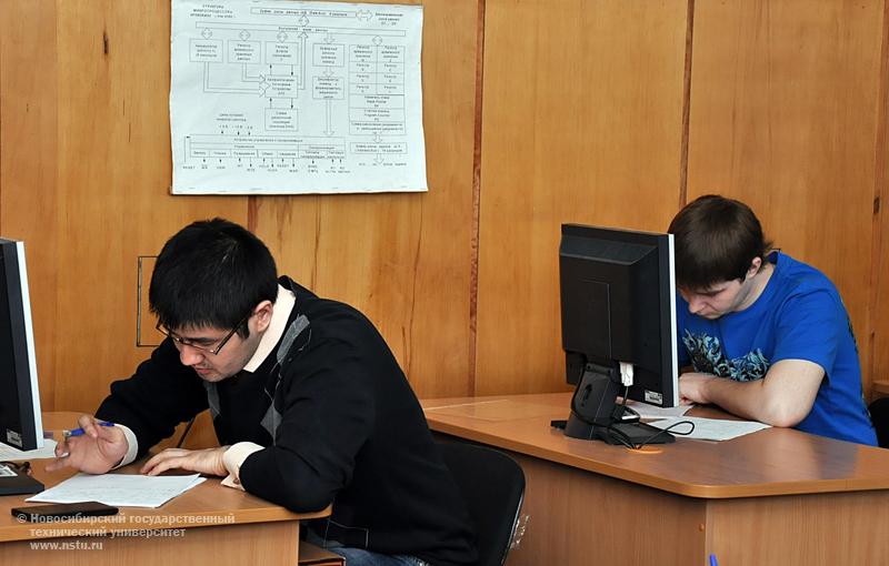 27.03.10 Городская олимпиада по промышленной электронике, фотография: В. Кравченко