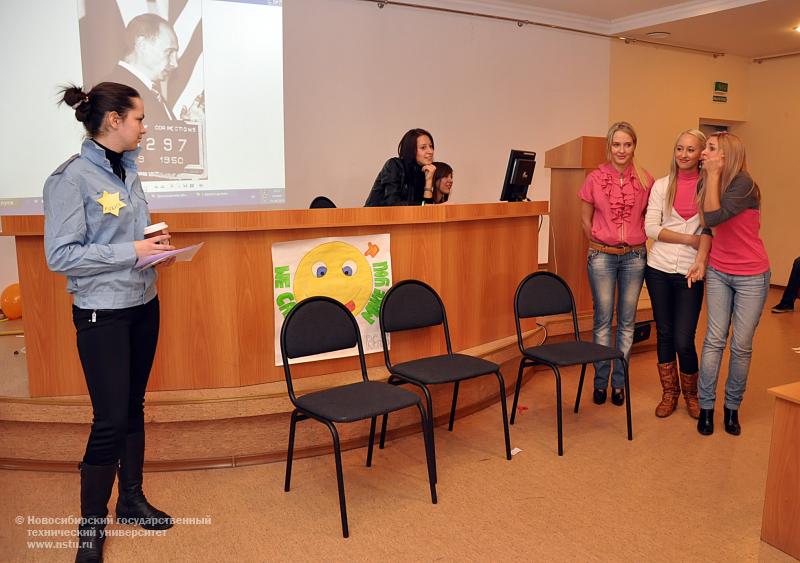 02.04.10 День смеха на факультете гуманитарного образования НГТУ, фотография: В. Кравченко