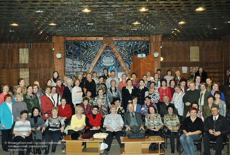 05.04.10 5 апреля началась запись желающих обучаться на Народном факультете НГТУ, фотография: В. Невидимов