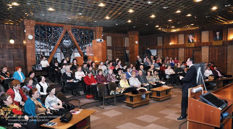 05.04.10 5 апреля началась запись желающих обучаться на Народном факультете НГТУ, фотография: В. Невидимов