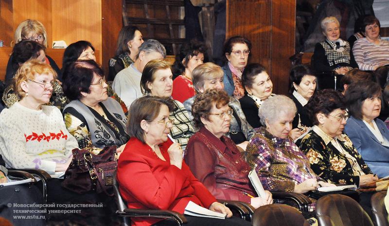 05.04.10 5 апреля началась запись желающих обучаться на Народном факультете НГТУ, фотография: В. Невидимов