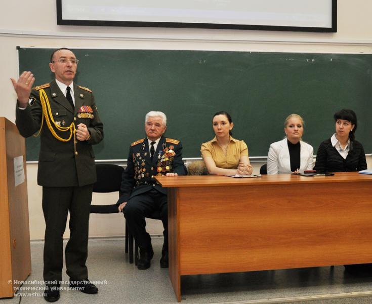 12.04.10 Встреча студентов НГТУ с ветеранами Великой Отечественной войны, фотография: В. Невидимов