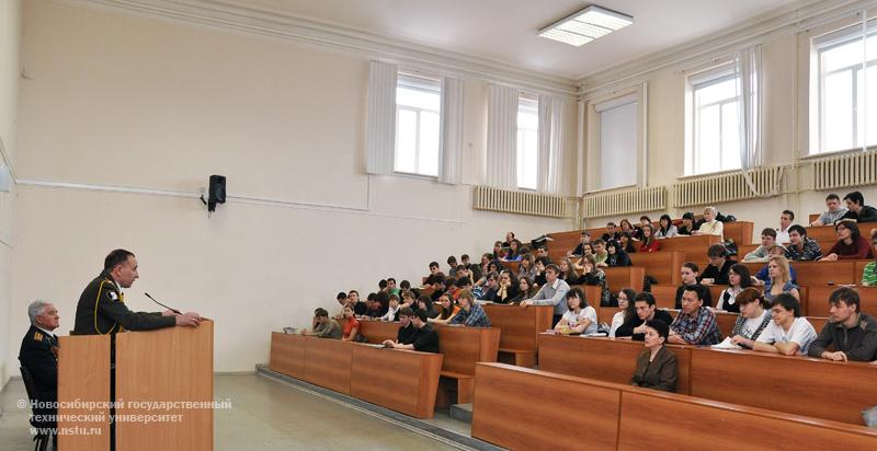 12.04.10 Встреча студентов НГТУ с ветеранами Великой Отечественной войны, фотография: В. Невидимов