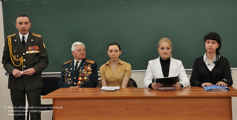 12.04.10 Встреча студентов НГТУ с ветеранами Великой Отечественной войны, фотография: В. Невидимов
