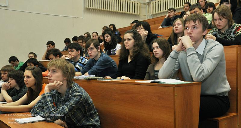 12.04.10 Встреча студентов НГТУ с ветеранами Великой Отечественной войны, фотография: В. Невидимов