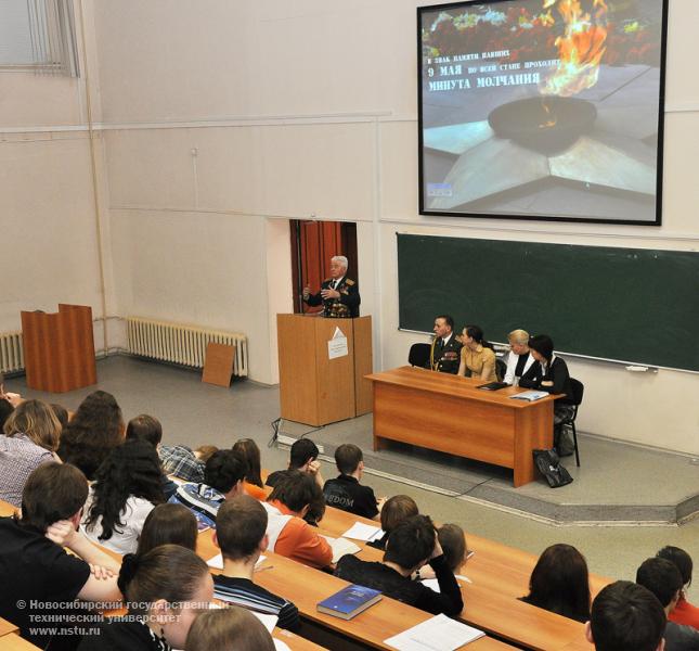 12.04.10 Встреча студентов НГТУ с ветеранами Великой Отечественной войны, фотография: В. Невидимов