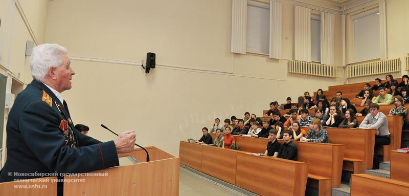 12.04.10 Встреча студентов НГТУ с ветеранами Великой Отечественной войны, фотография: В. Невидимов