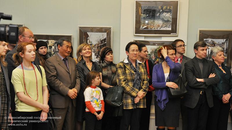 14.04.10      Выставка картин известного китайского художника Чэнь И., фотография: В. Невидимов