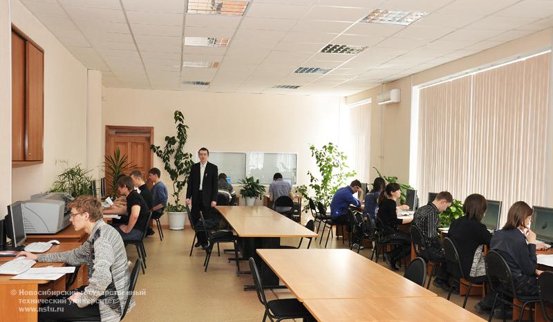 15.04.10 Городская студенческая олимпиада по инженерной графике и графическим информационным технологиям прошла в НГТУ, фотография: В. Невидимов