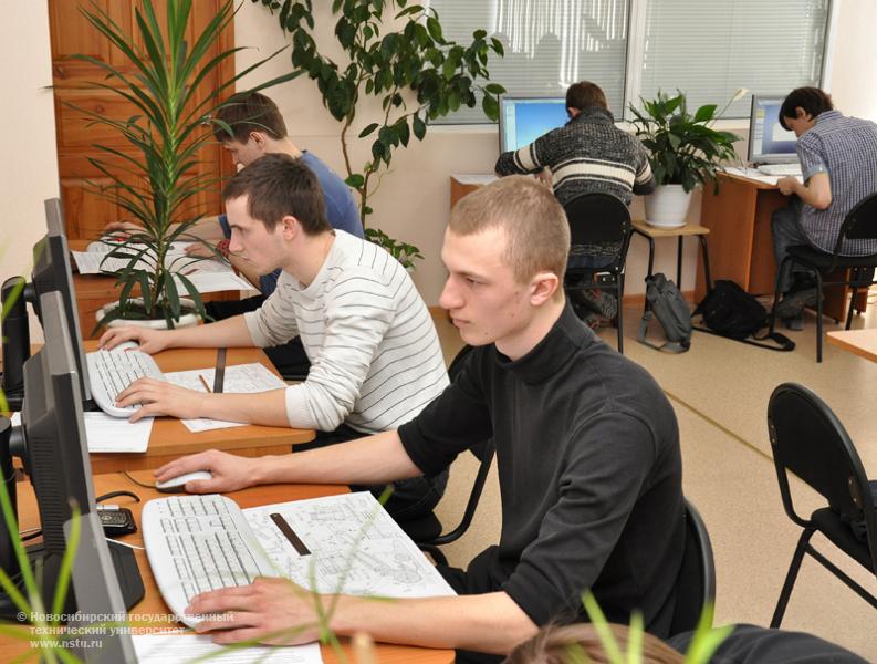 15.04.10 Городская студенческая олимпиада по инженерной графике и графическим информационным технологиям прошла в НГТУ, фотография: В. Невидимов