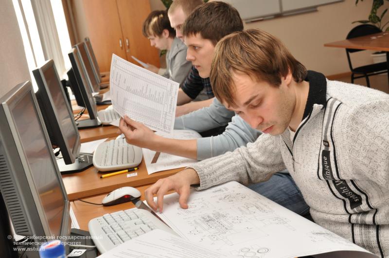 21.04.10 III тур Всероссийской студенческой олимпиады по инженерной графике и графическим информационным технологиям, фотография: В. Невидимов