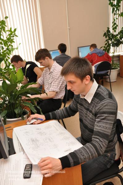 21.04.10 III тур Всероссийской студенческой олимпиады по инженерной графике и графическим информационным технологиям, фотография: В. Невидимов
