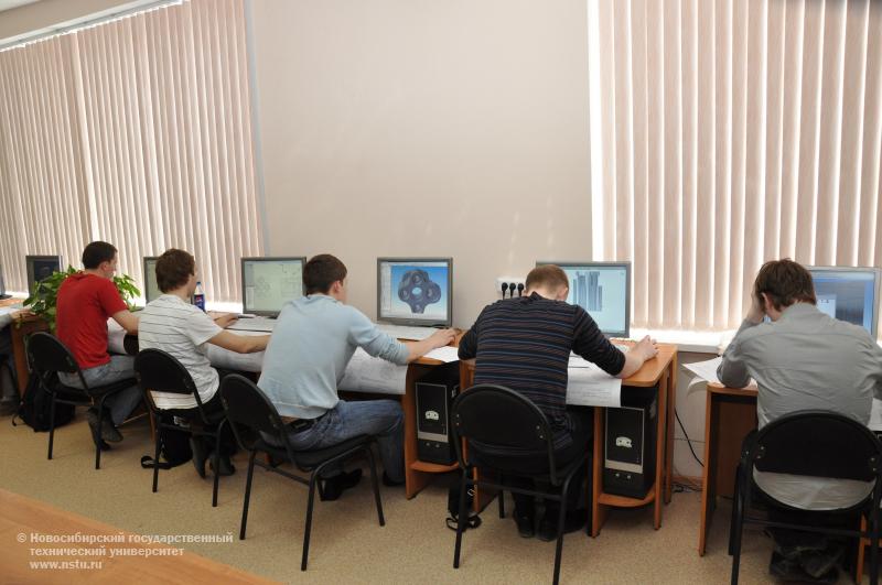 21.04.10 III тур Всероссийской студенческой олимпиады по инженерной графике и графическим информационным технологиям, фотография: В. Невидимов