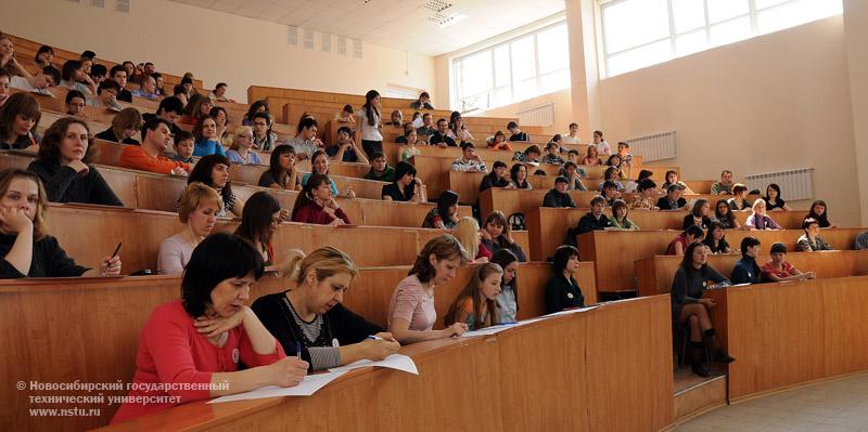 24.04.10 «Тотальный диктант» в НГТУ, фотография: В. Кравченко