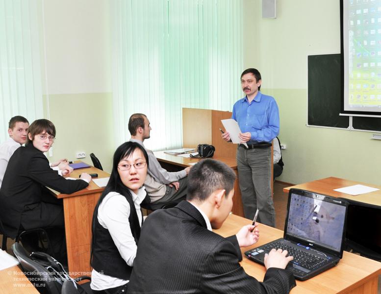 19.04.10 Семинар для старшеклассников на факультете летательных аппаратов, фотография: В. Невидимов