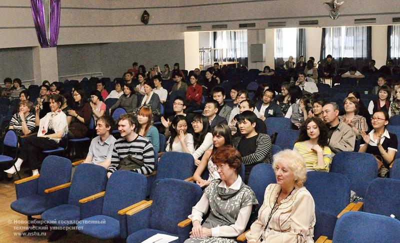 23.04.10 В НГТУ прошел 13-й Международный фестиваль «Дружба», фотография: В. Невидимов
