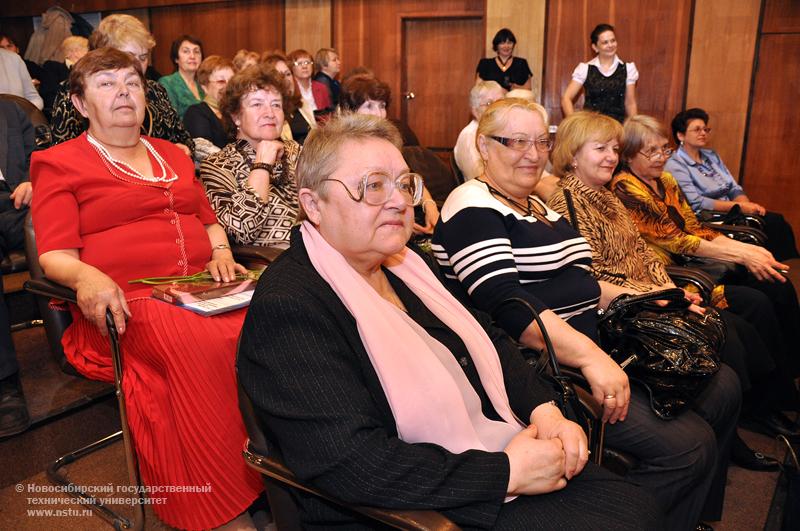 30.04.10 Выпускной на Народном факультете в НГТУ, фотография: В. Кравченко