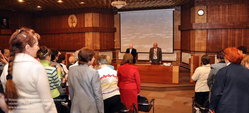 30.04.10 Выпускной на Народном факультете в НГТУ, фотография: В. Кравченко