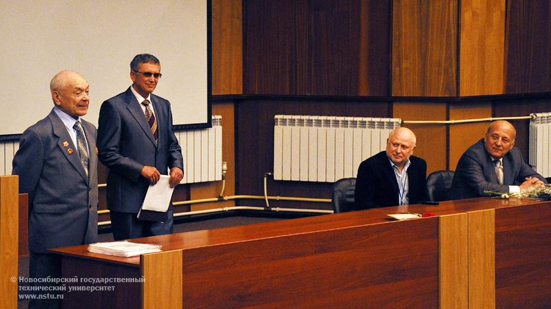 30.04.10 Выпускной на Народном факультете в НГТУ, фотография: В. Кравченко