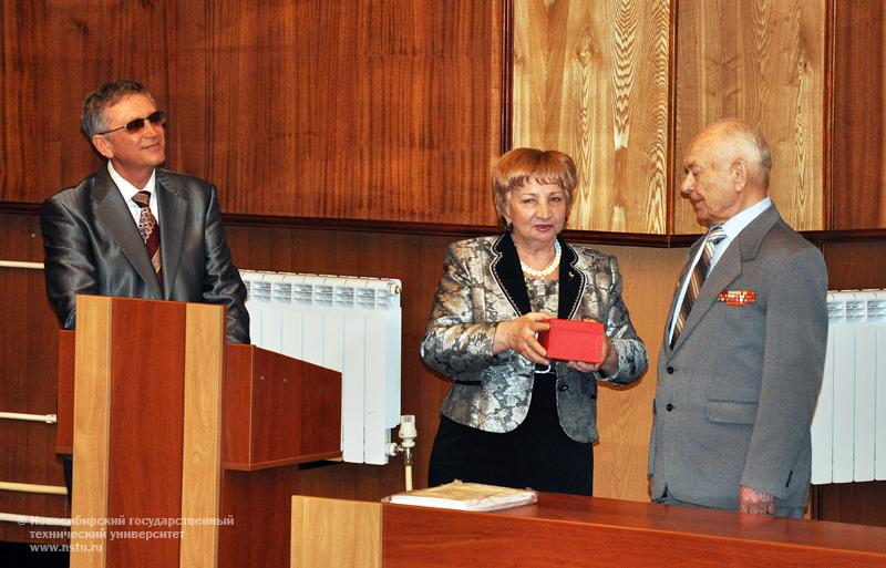 30.04.10 Выпускной на Народном факультете в НГТУ, фотография: В. Кравченко