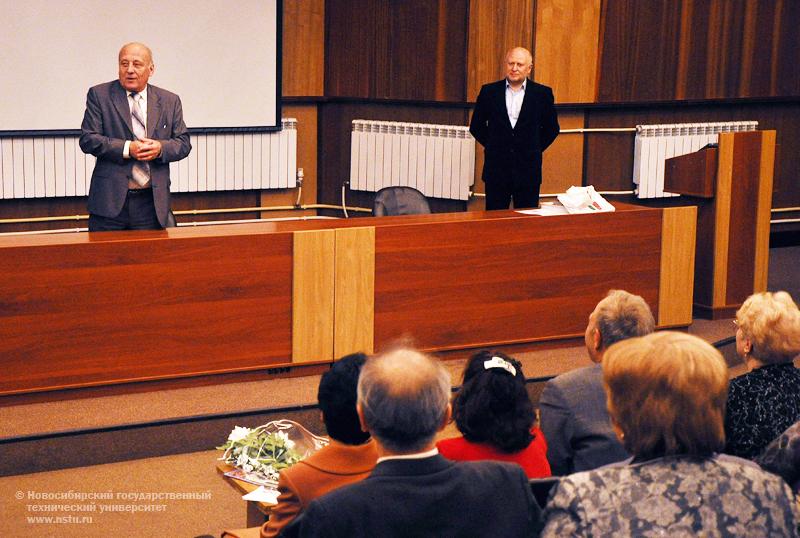 30.04.10 Выпускной на Народном факультете в НГТУ, фотография: В. Кравченко