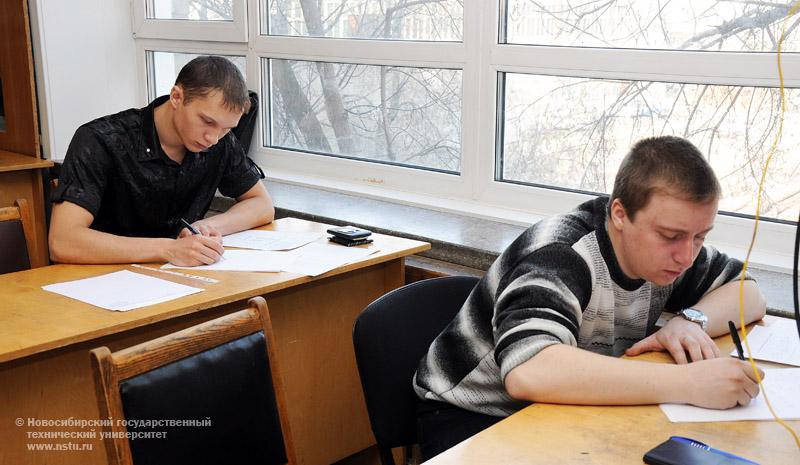 24.04.10 Региональная олимпиада по промышленной электронике в НГТУ, фотография: В. Кравченко