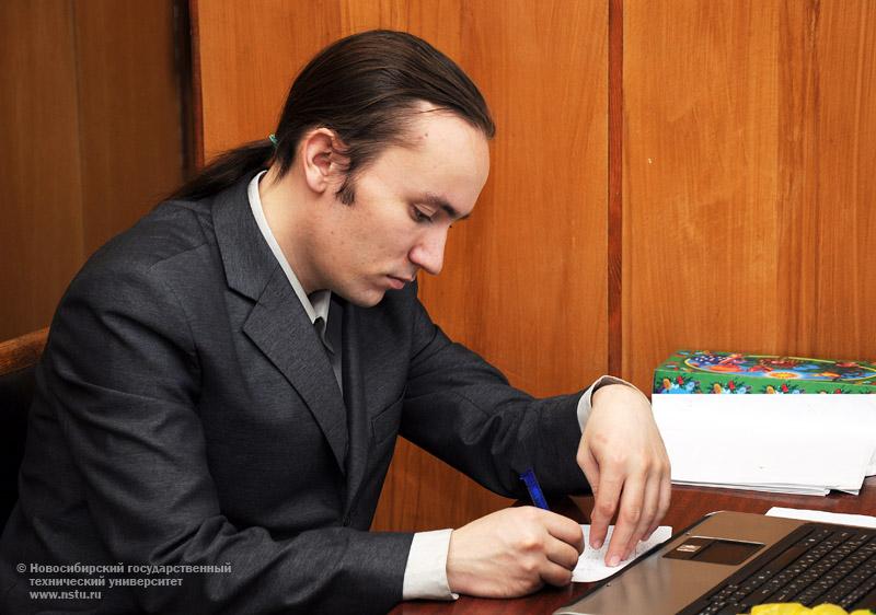 24.04.10 Региональная олимпиада по промышленной электронике в НГТУ, фотография: В. Кравченко