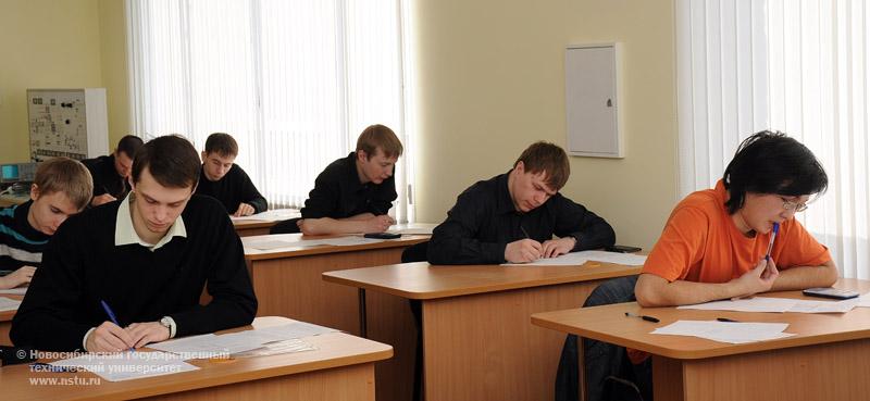 24.04.10 Региональная олимпиада по промышленной электронике в НГТУ, фотография: В. Кравченко