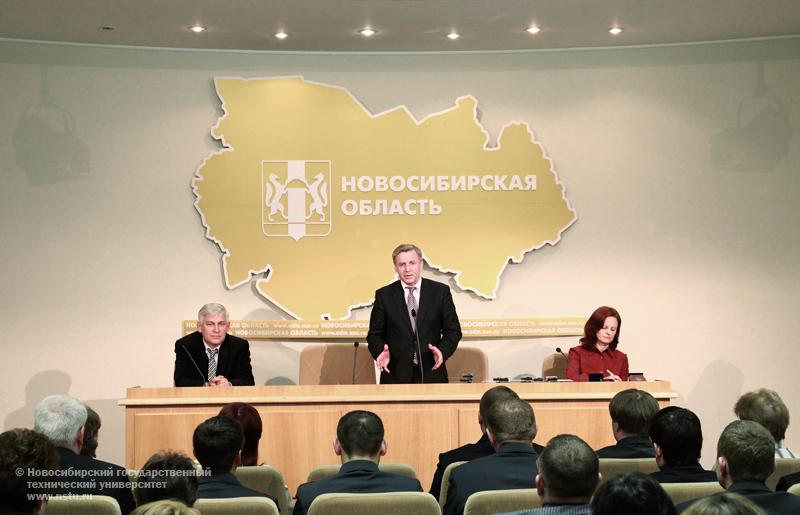 30.04.10 Сотрудники НГТУ награждены медалями за трудовые заслуги, фотография: В. Невидимов