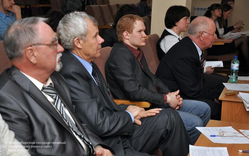 07.05.10 В НГТУ – городская олимпиада по менеджменту, фотография: В. Кравченко