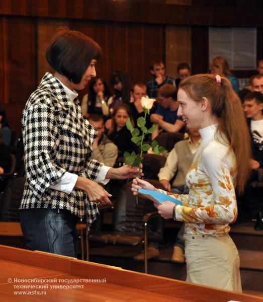 14.05.10     Вручение свидетельств о присуждении студенческих грантов по итогам Дней студенческой науки, фотография: В. Кравченко