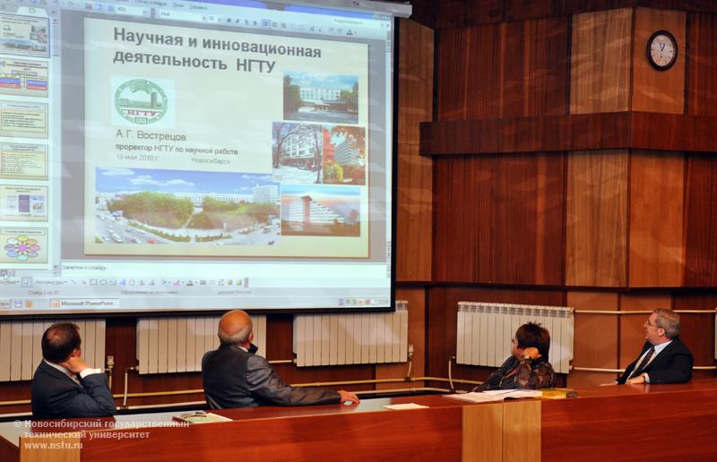 18.05.10 НГТУ посетили руководитель Рособрнадзора Любовь Глебова, губернатор Новосибирской области Виктор Толоконскй, фотография: В. Кравченко