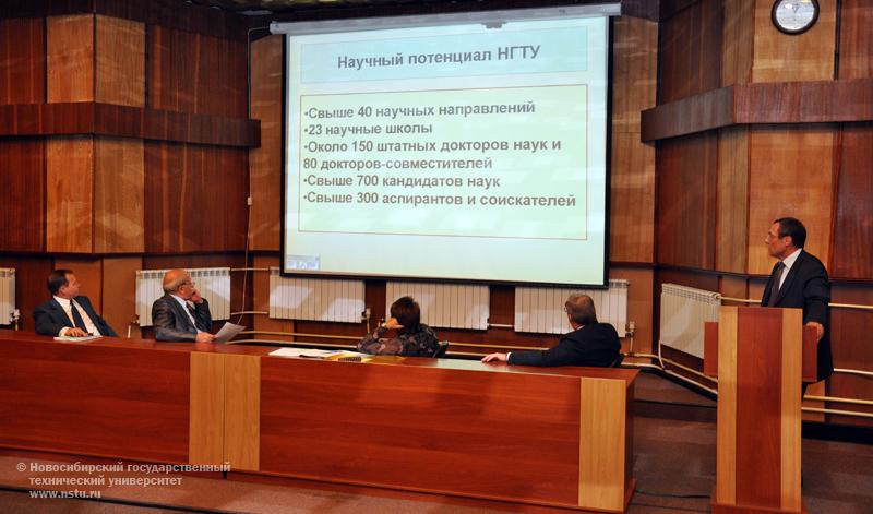 18.05.10 НГТУ посетили руководитель Рособрнадзора Любовь Глебова, губернатор Новосибирской области Виктор Толоконскй, фотография: В. Кравченко