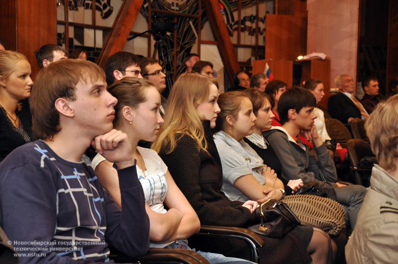 18.05.10 НГТУ посетили руководитель Рособрнадзора Любовь Глебова, губернатор Новосибирской области Виктор Толоконскй, фотография: В. Кравченко