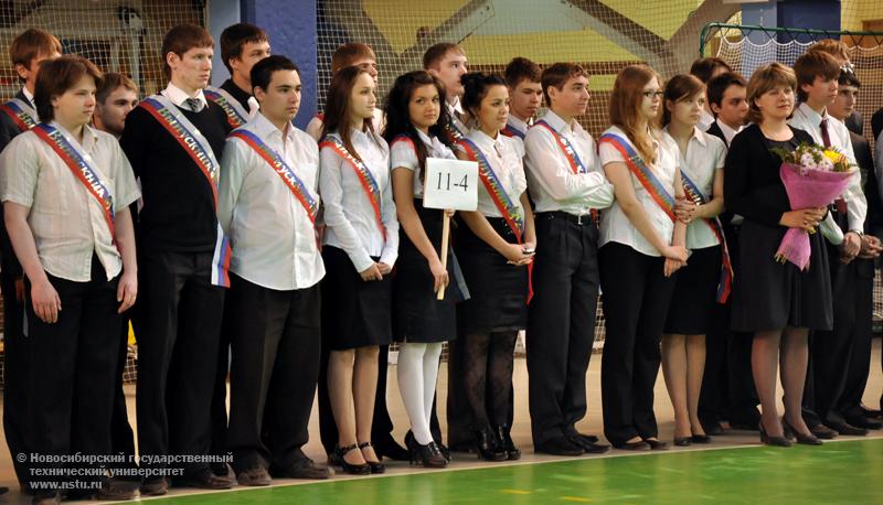 25.05.10 В Инженерном лицее НГТУ торжественная линейка, посвященная окончанию учебного года, фотография: В. Кравченко
