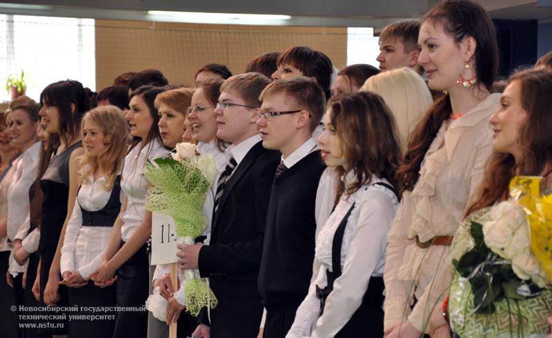 25.05.10 В Инженерном лицее НГТУ торжественная линейка, посвященная окончанию учебного года, фотография: В. Кравченко