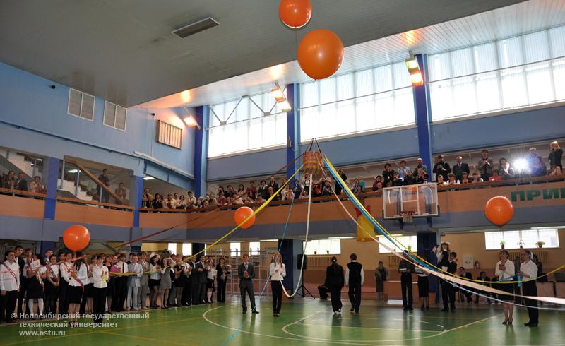 25.05.10     В Инженерном лицее НГТУ торжественная линейка, посвященная окончанию учебного года, фотография: В. Кравченко