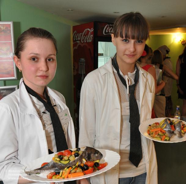 18.06.10 Олимпиада по технологии и качеству продукции общественного питания, фотография: В. Невидимов