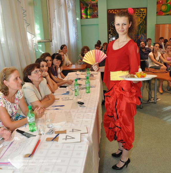 18.06.10 Олимпиада по технологии и качеству продукции общественного питания, фотография: В. Невидимов