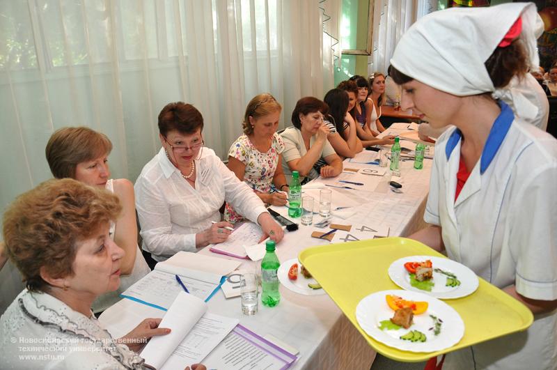 18.06.10     Олимпиада по технологии и качеству продукции общественного питания, фотография: В. Невидимов