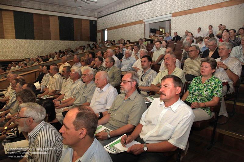 31.08.10 Производственное совещание преподавателей и сотрудников университета, фотография: В. Невидимов