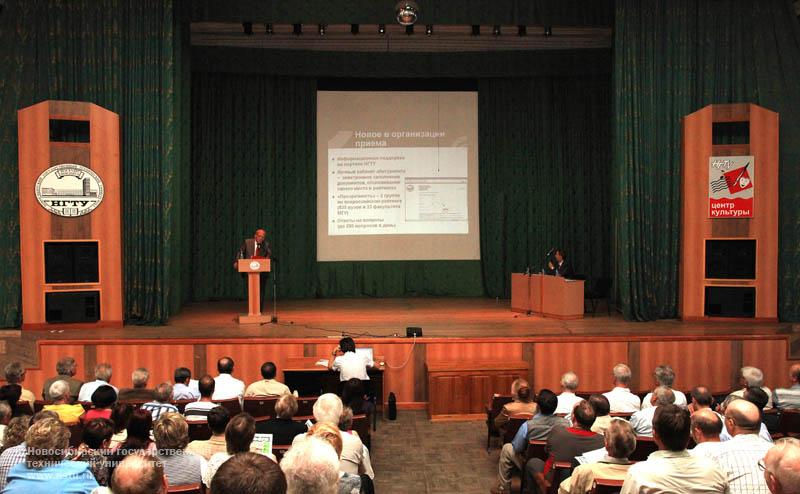31.08.10 Производственное совещание преподавателей и сотрудников университета, фотография: В. Невидимов