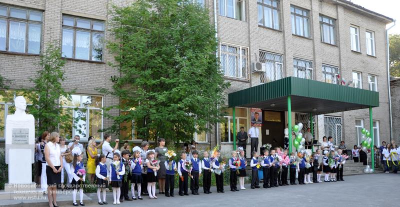 01.09.10     1 сентября в Инженерном лицее НГТУ, фотография: В. Кравченко