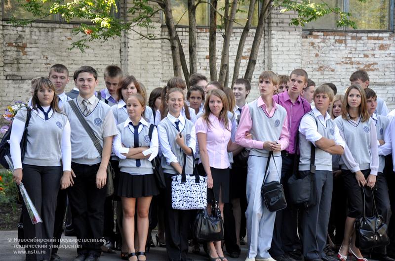 01.09.10 1 сентября в Инженерном лицее НГТУ, фотография: В. Кравченко