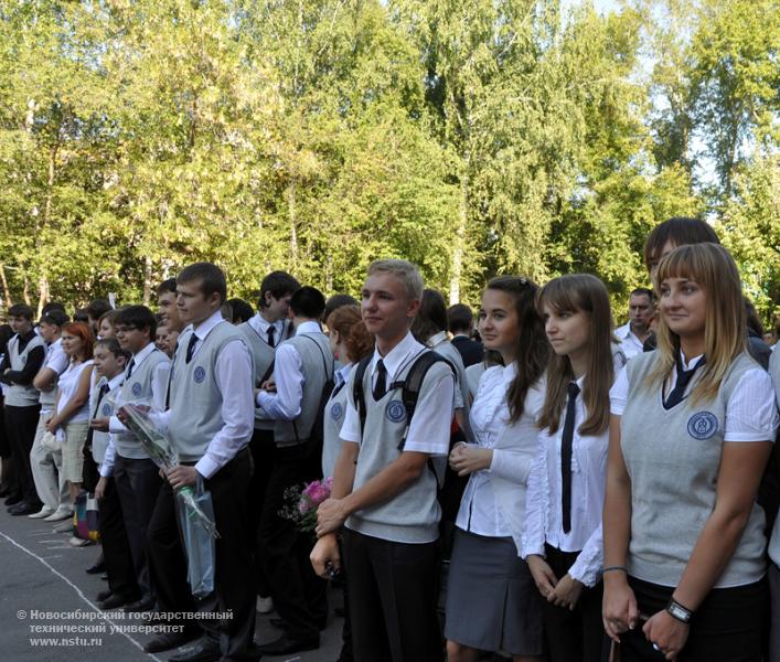 01.09.10     1 сентября в Инженерном лицее НГТУ, фотография: В. Кравченко